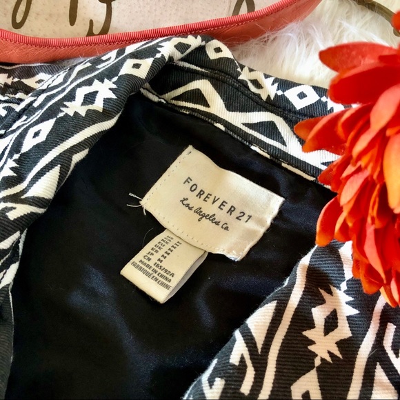 FOREVER 21 Jacket SIZE: Medium - Picture 2 of 3